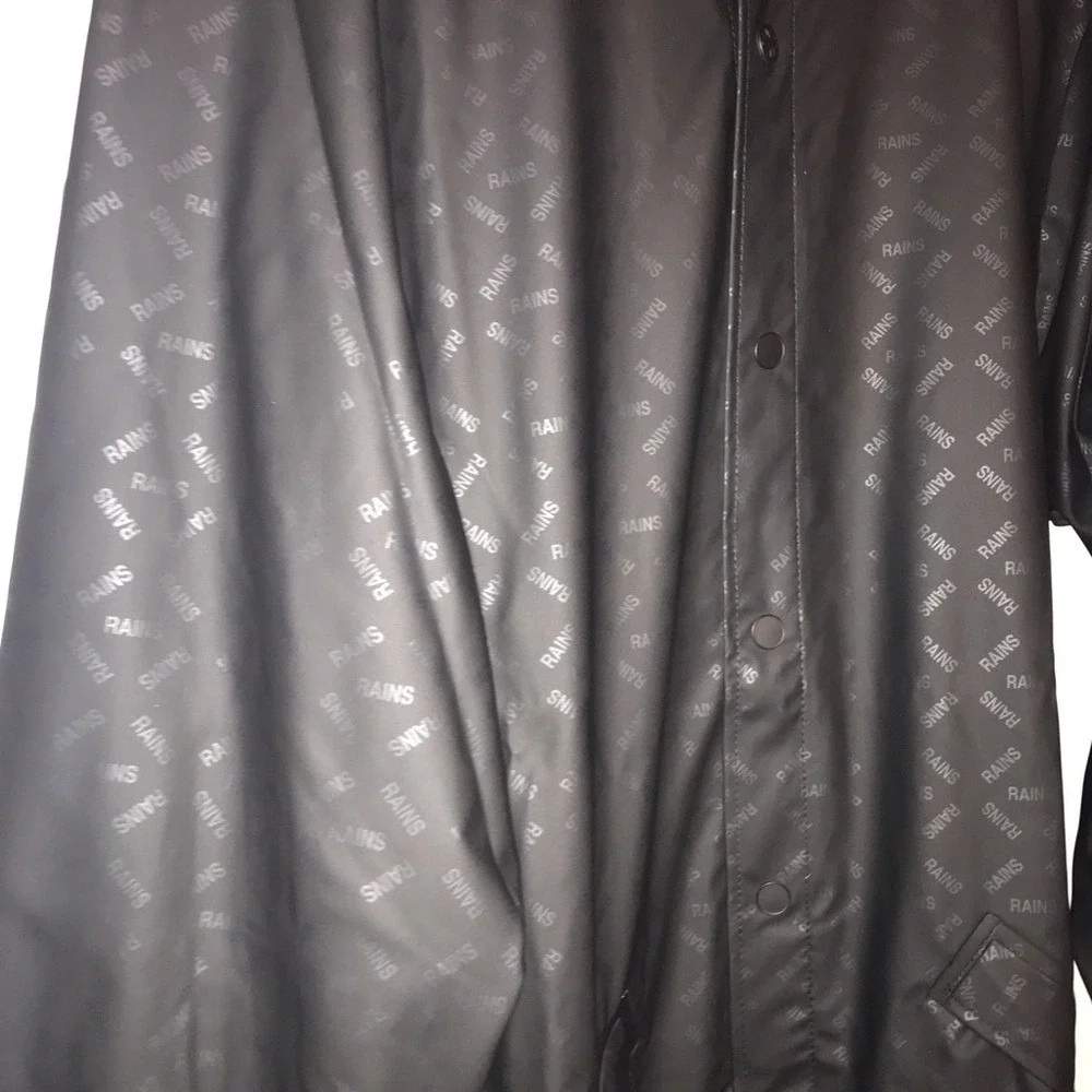 RAINS Jacket W3 Unisex Rain Jacket, Black Logo Print (Men's XL / Women's XXL)